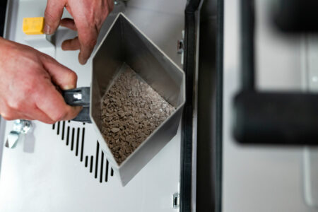 Jaw crusher with integrated divider - a container is removed from the dividing device, you can see the crushed limestone