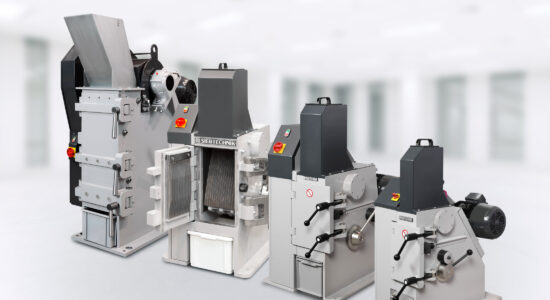 Different sizes of jaw crushers / single-toggle crushers stand side by side