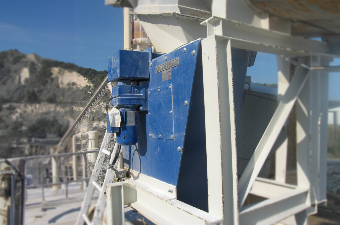 A downpipe sampler type FPN from SIEBTECHNIK TEMA in a system for quicklime