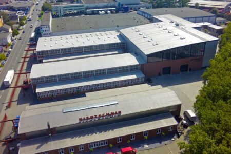 SIEBTECHNIK GMBH in Mülheim an der Ruhr - Factory premises in Mülheim harbor - Aerial view of a section with production halls