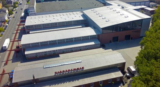 SIEBTECHNIK GMBH in Mülheim an der Ruhr - Factory premises in Mülheim harbor - Aerial view of a section with production halls