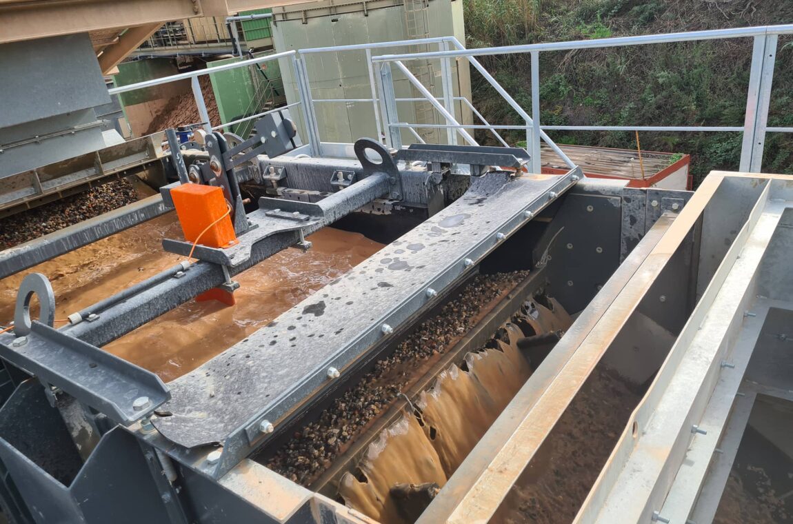 Vibratory setting machine in recycling