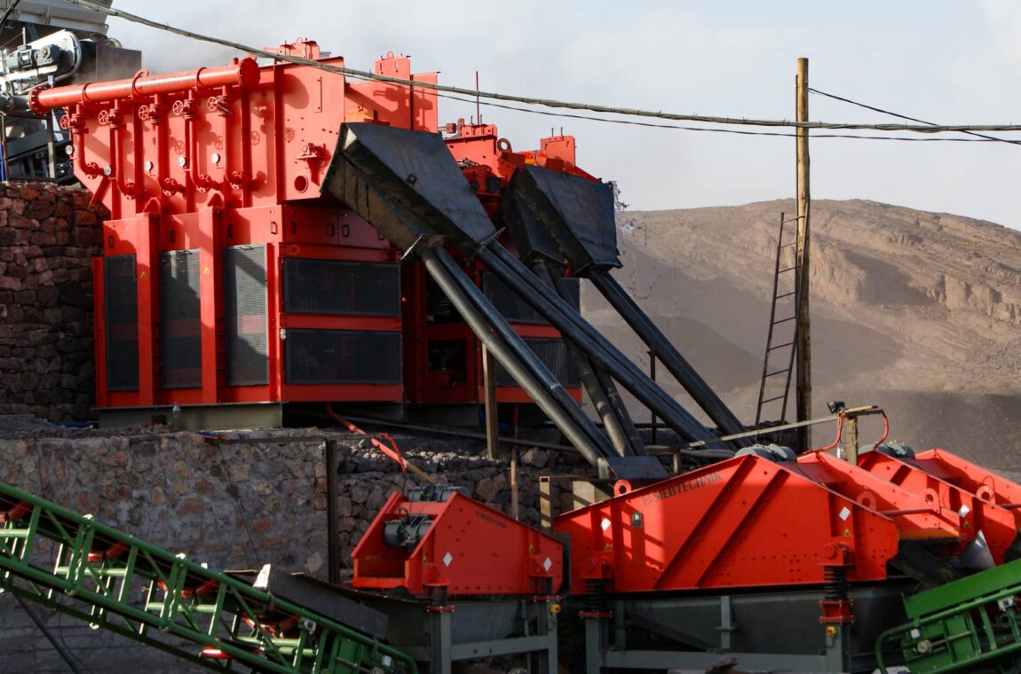 Setting machine and screening machines in a Moroccan plant