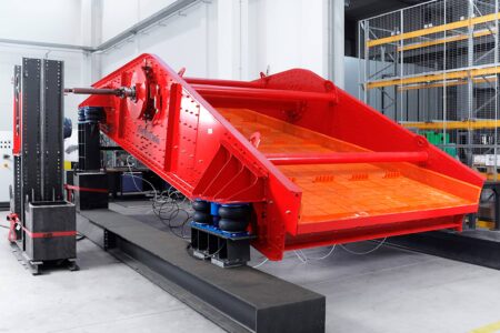 Circular motion screening machine