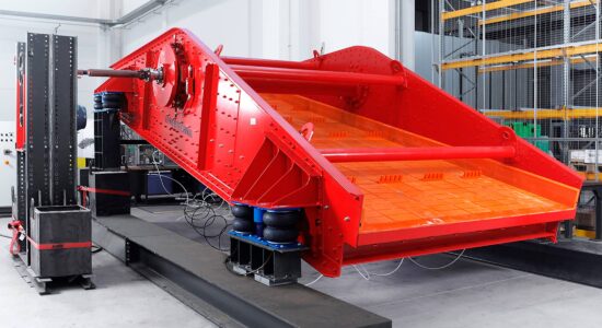 Circular motion screening machine