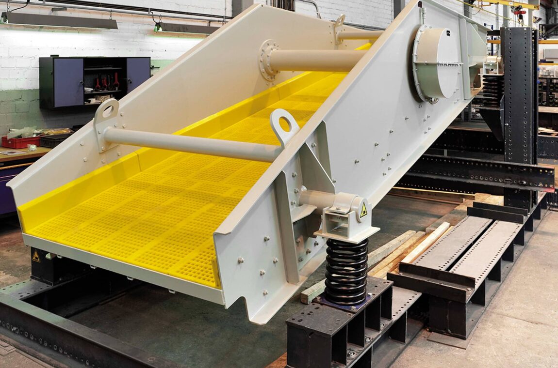 Circular motion screening machine