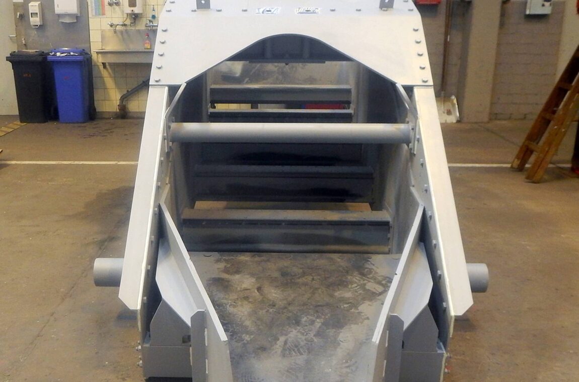 Linear vibrating screen HR 14-40-I FR in production