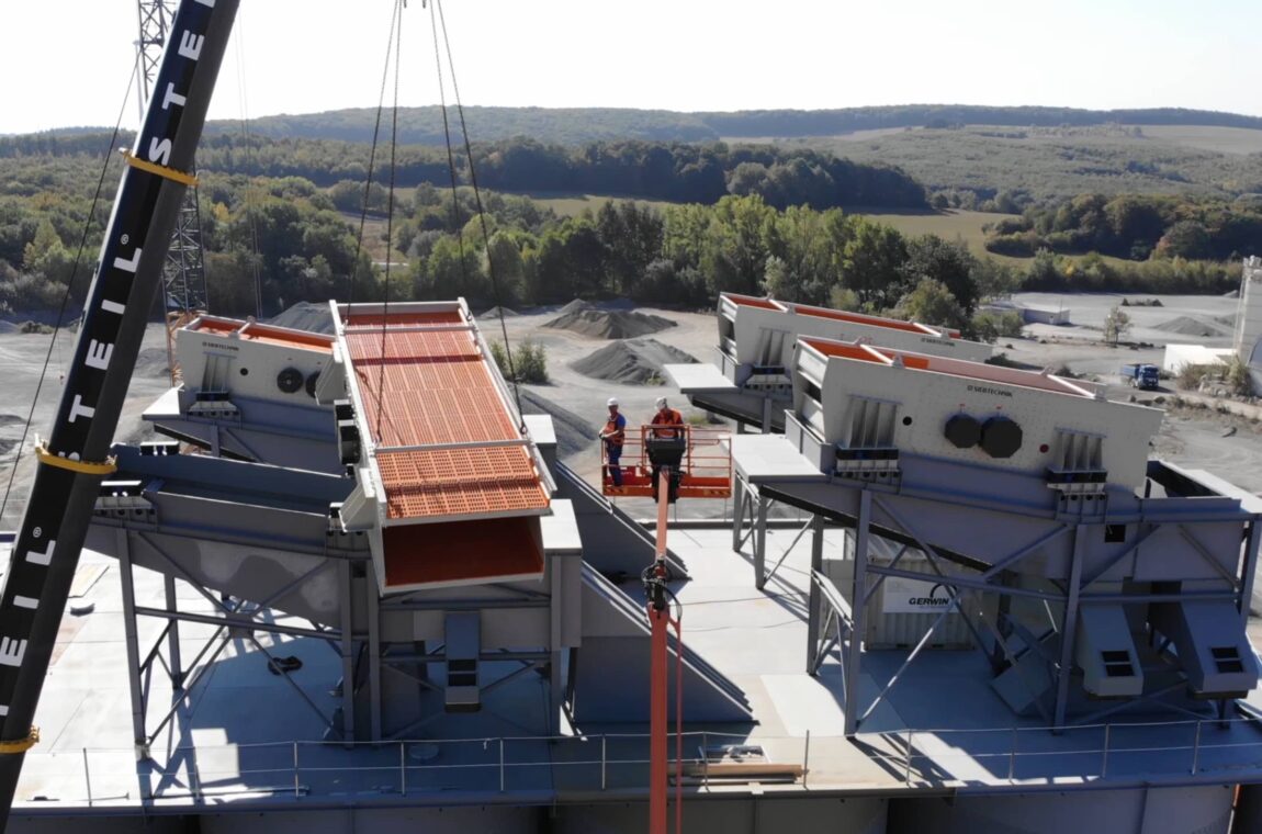 Elliptical vibrating screening machine - installation in the gravel works the total of 4 machines are lifted to their final position by crane.