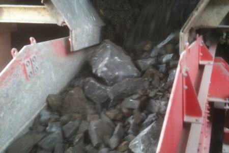 VS 14-44-I G eccentric vibratory screening machine on site