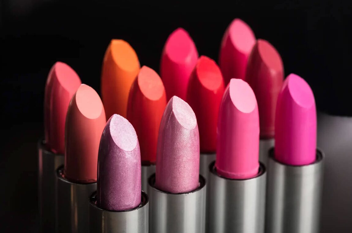 Cosmetics: Detection of pore inclusions in lipsticks - various pink and red lipsticks with a black background, some with a metallic effect