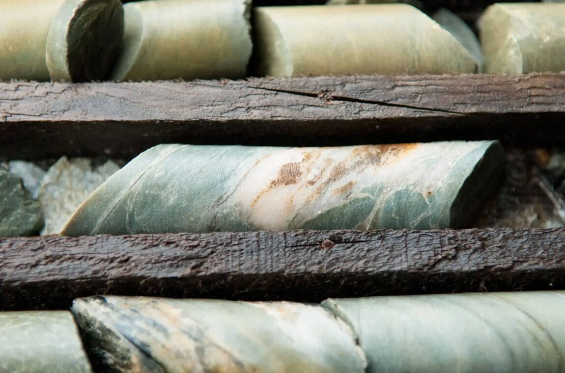 Applications of the BulkInspector Geology: Measuring the porosity of drill cores - here various geological green-white-yellow drill cores stacked on top of each other on wooden shelves