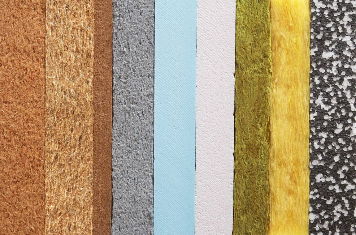 Various materials for thermal insulation, e.g. foamed plastics, mineral wool, glass wool, foam glass, mineral foams, fillings made of cellulose flakes, polystyrene, etc.